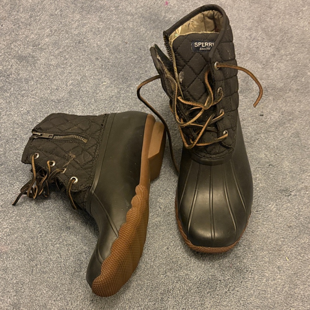 Sperry Women's Black and Brown Quilted Boots